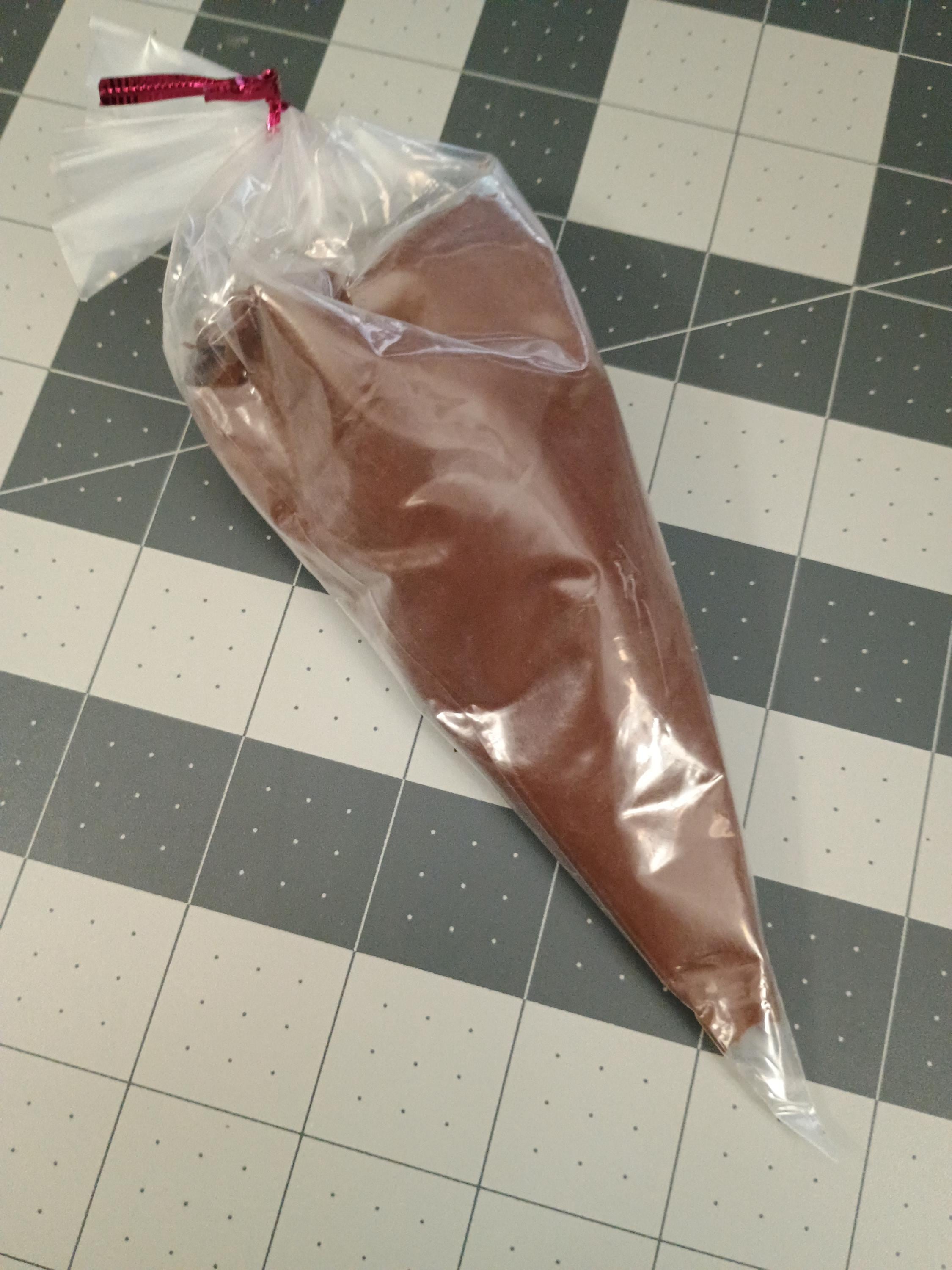 100grams cream clay for crafting / fake fudge frosting / fake bake drip