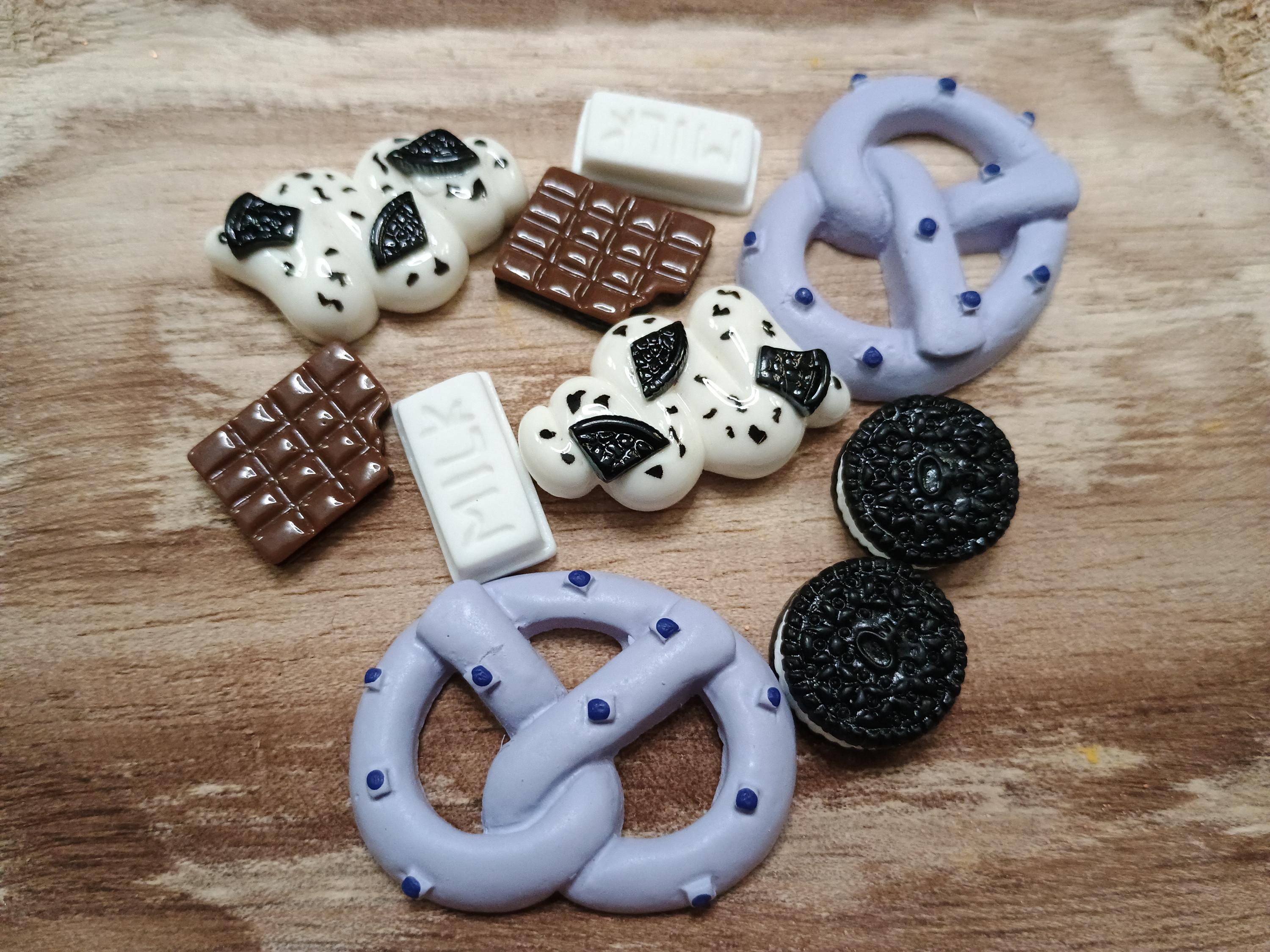 Pretzel mix cabachons