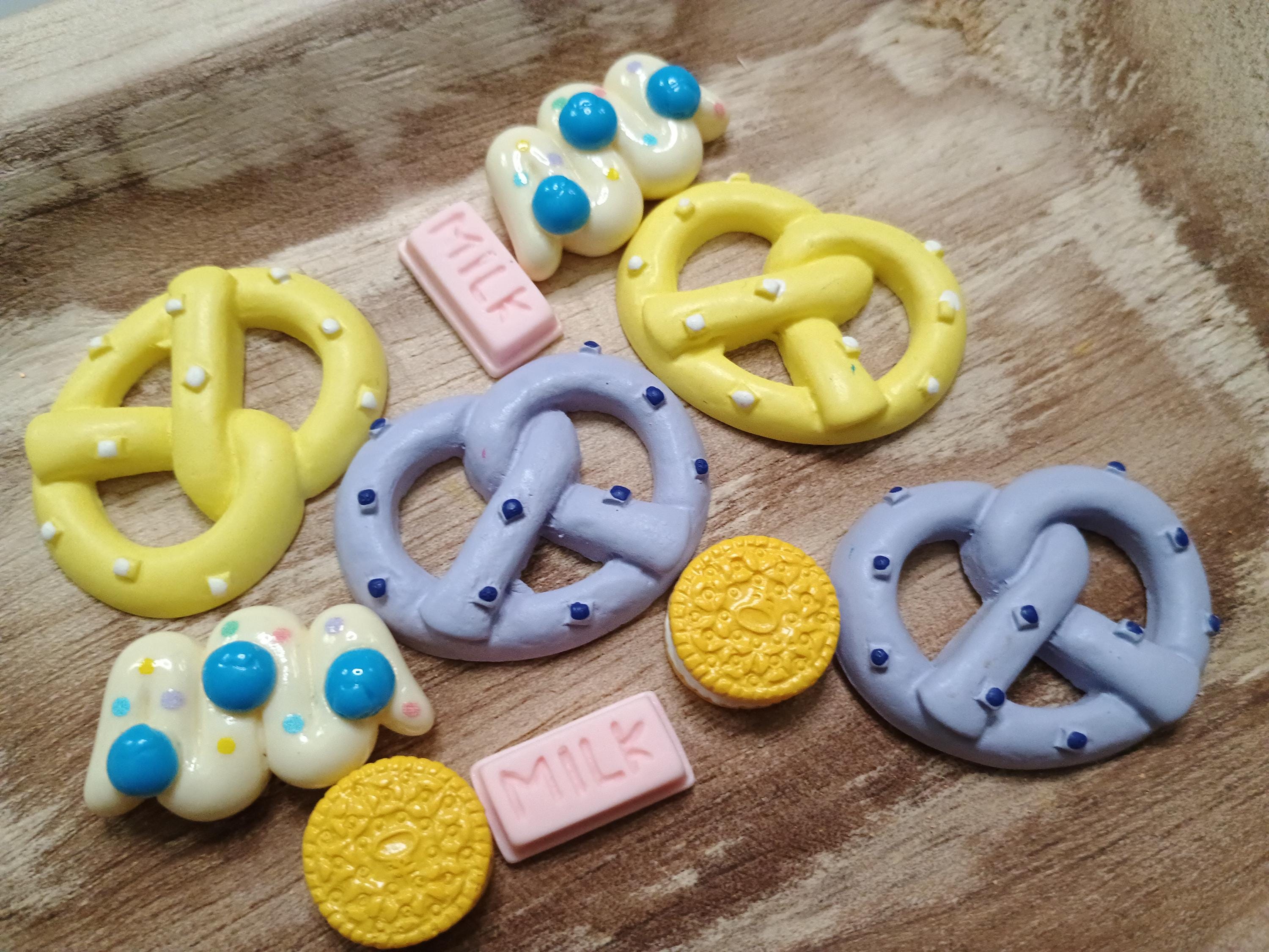 Pretzel mix cabachons