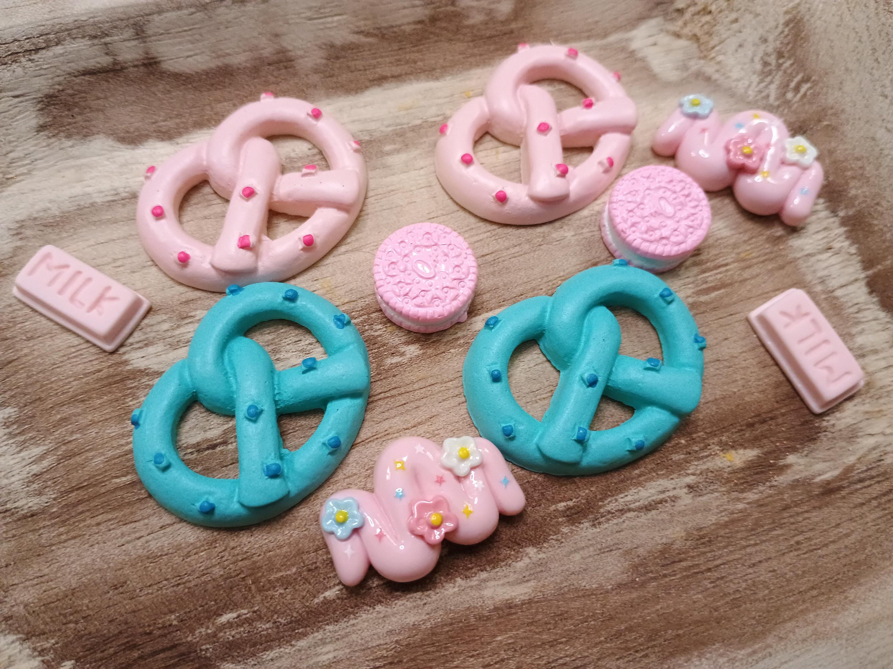 Pretzel mix cabachons