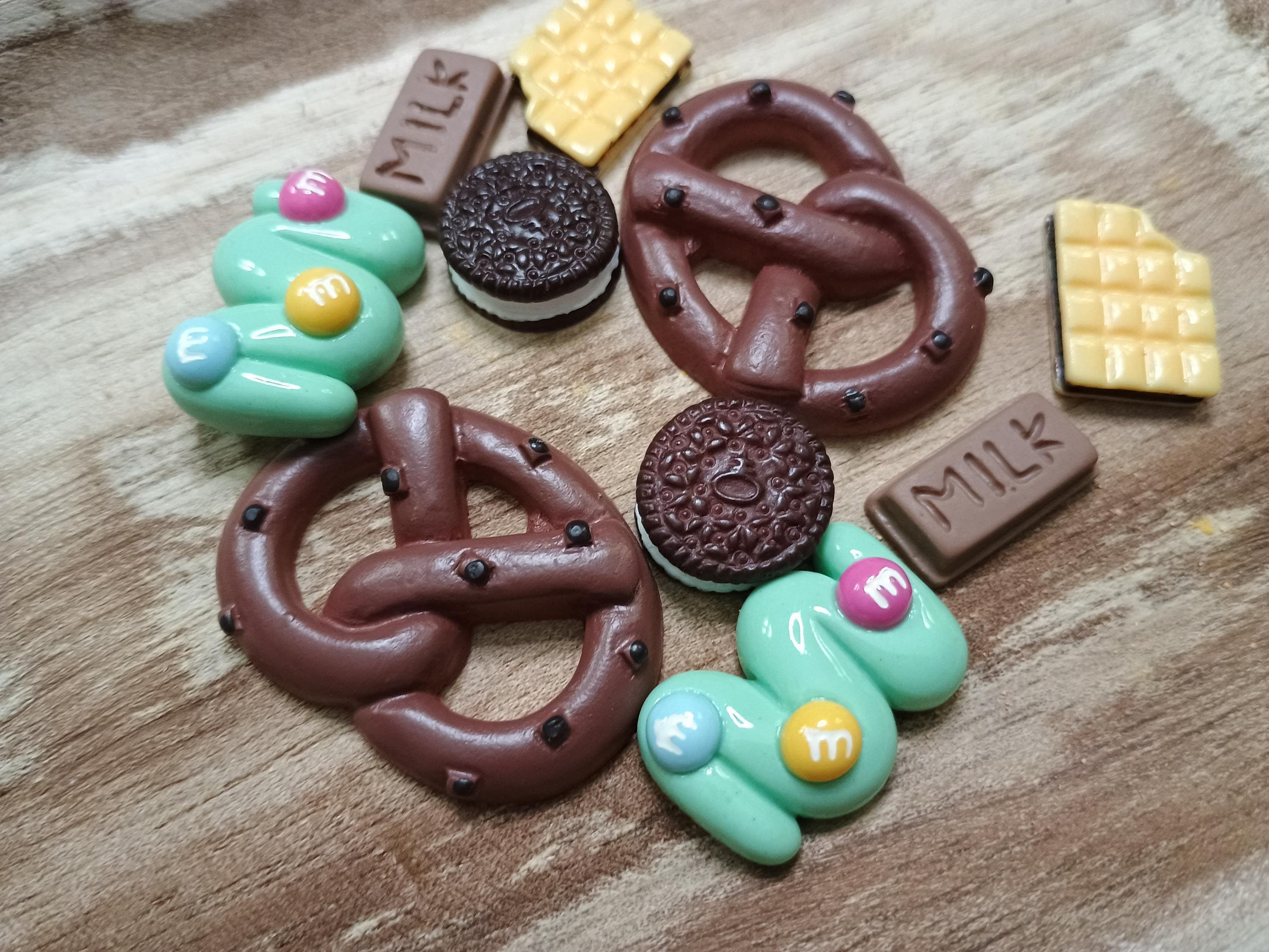 Pretzel mix cabachons
