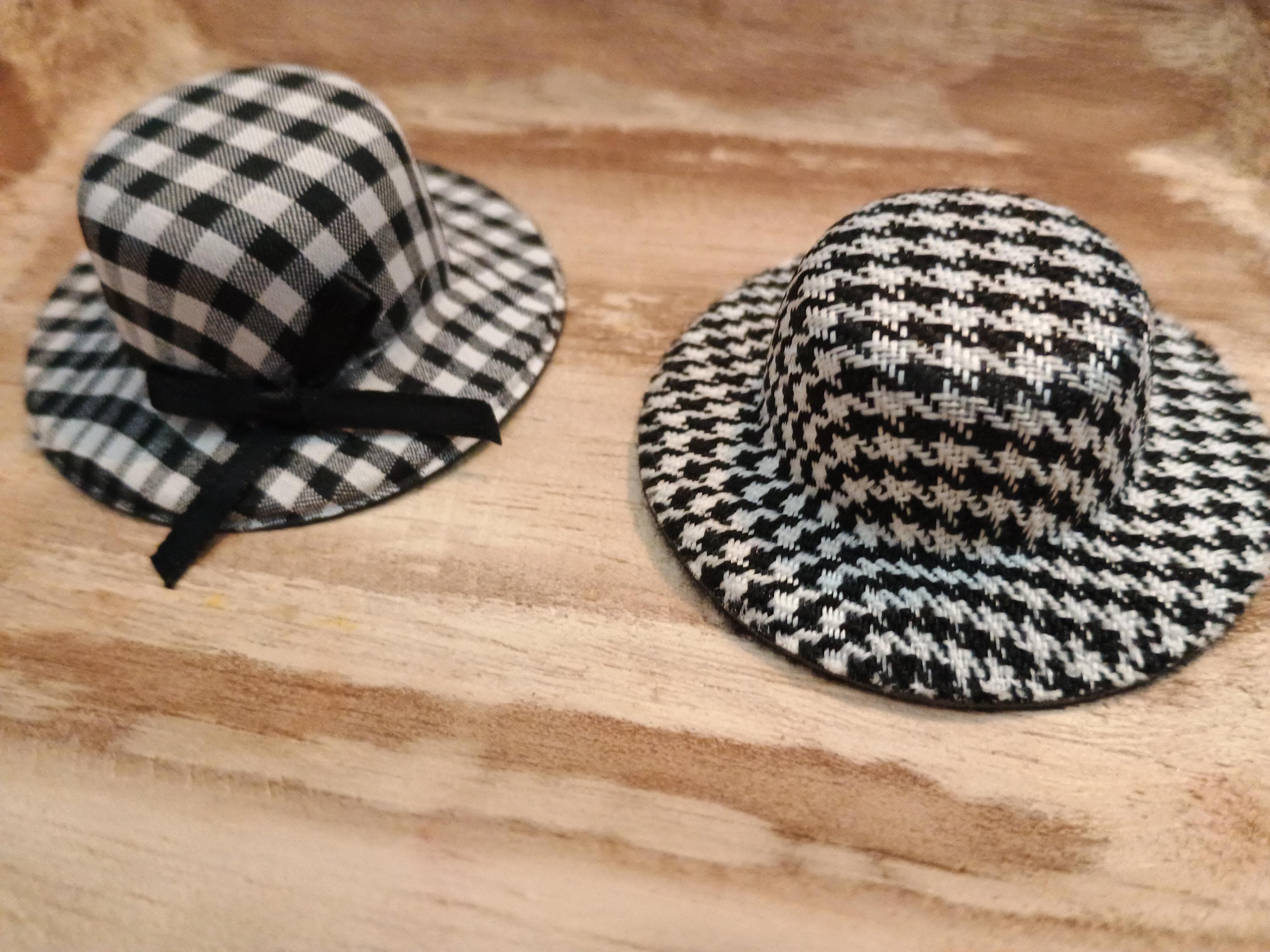 Mini hat /  cabachon charms