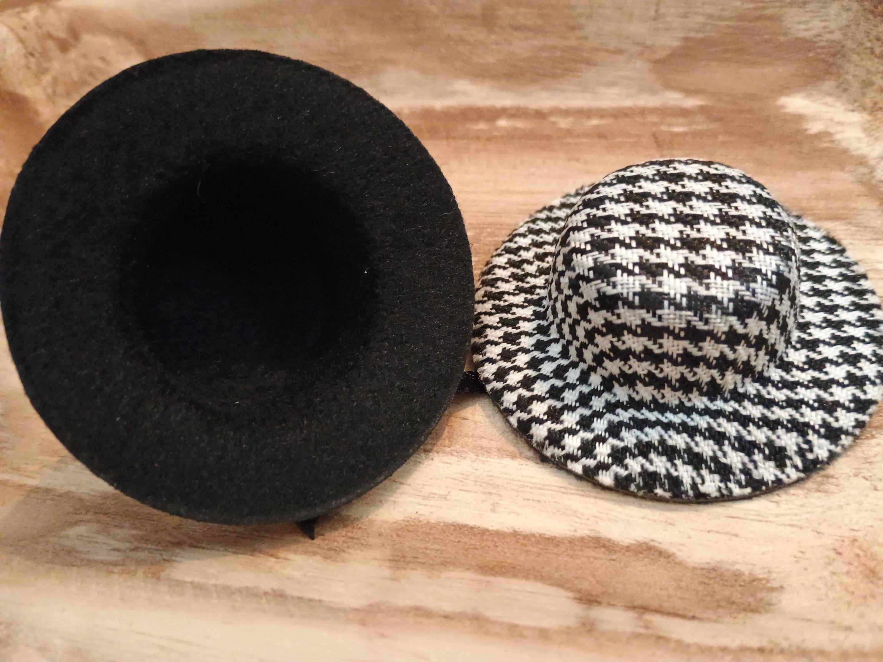 Mini hat /  cabachon charms