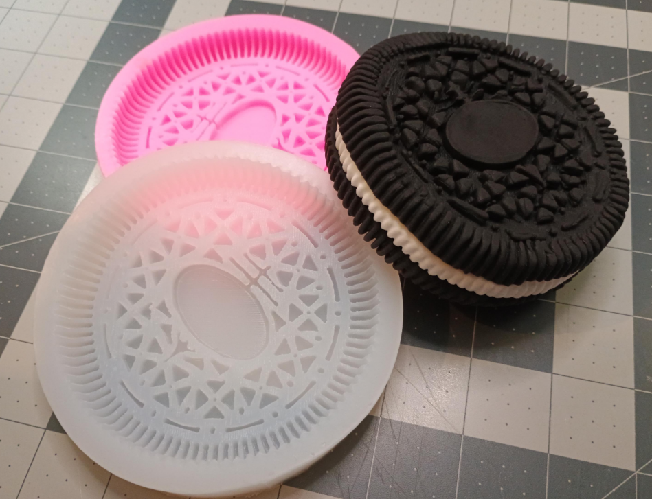 4in LARGE sandwich cookie silicone mold