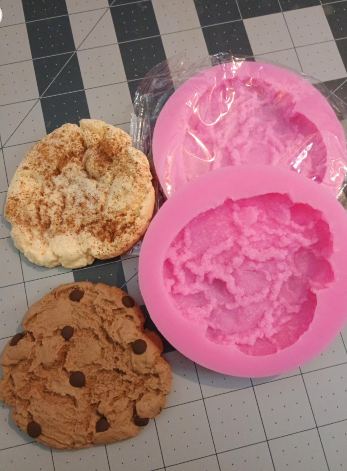 4in LARGE chocolate chip cookie silicone mold